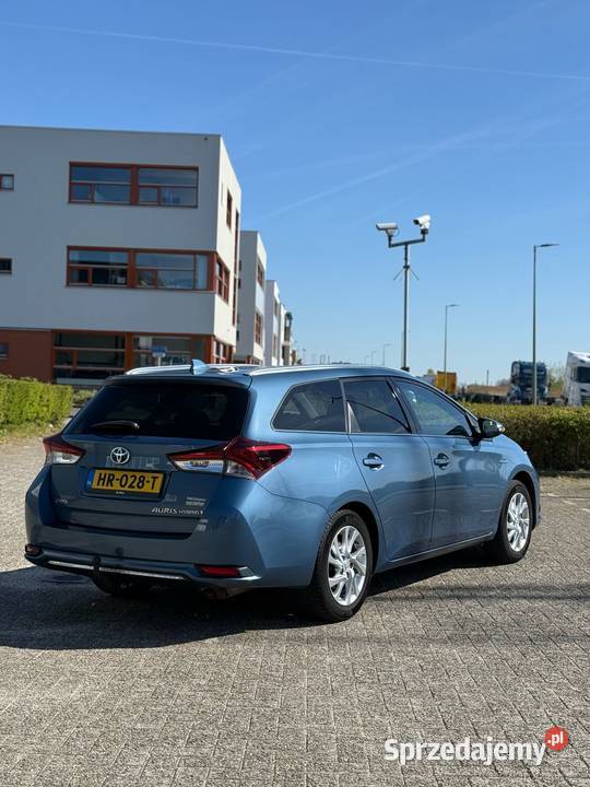 Toyota auris 18 hybryda panorama Rok produkcji 2015 Radom