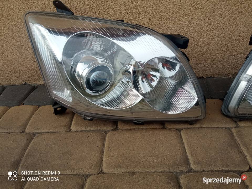 Lampy przednie kpl Toyota Avensis t25 2005 sprzedam