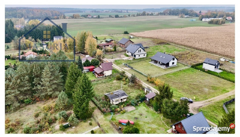 Działka rekreacyjna jeziorem utwardzona