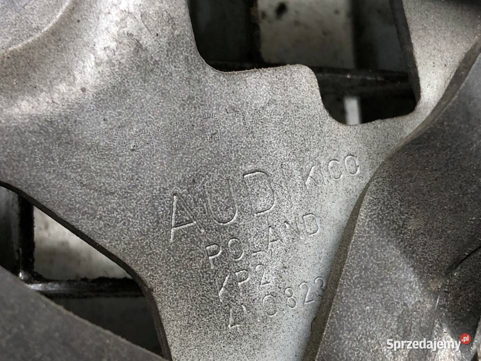 ZAWIAS MASKI PRAWY PRZÓD AUDI A8 D5