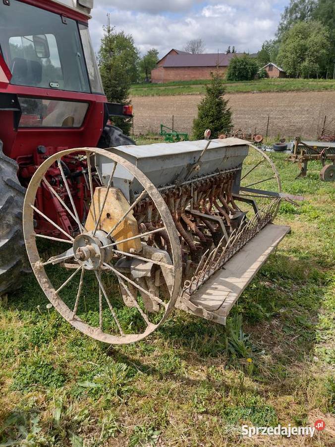 Siewnik zbożowy 19 lejek nieuszkodzony Rolnictwo Spławy Pierwsze