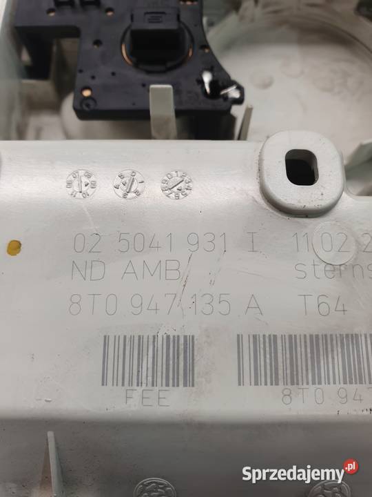 LAMPKA PODSUFITKI AUDI A4 B8 A5 8T0947135A Przystajń