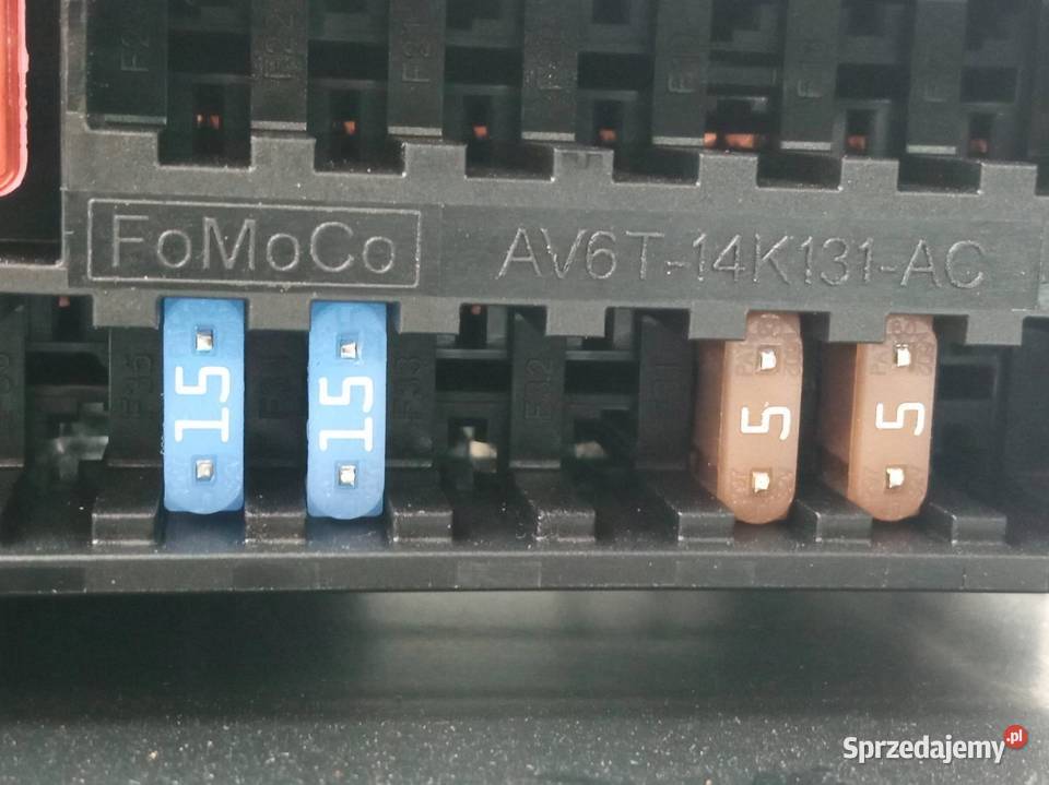 SKRZYNKA BEZPIECZNIKÓW AV6T14K131AC Volvo V40 II sprzedam