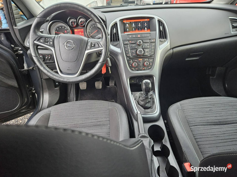 Opel Astra wymianie rozrządu Klimatronic x 2 Rok produkcji 2015