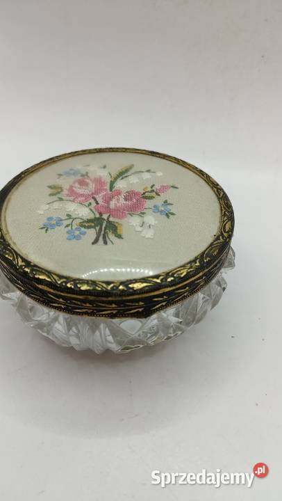 Piękny zabytkowy pojemnik puzderko z haftem Porcelana i szkło Zamość