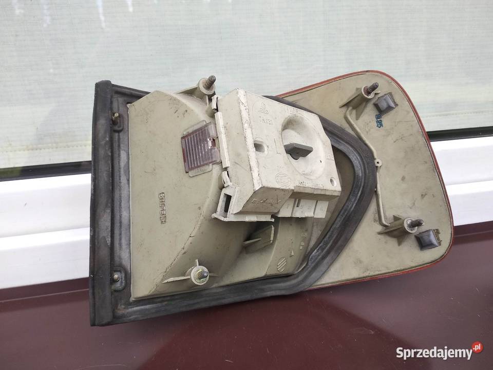 Audi 100 C4 lampa tył tylna lewa narożna w osobowe