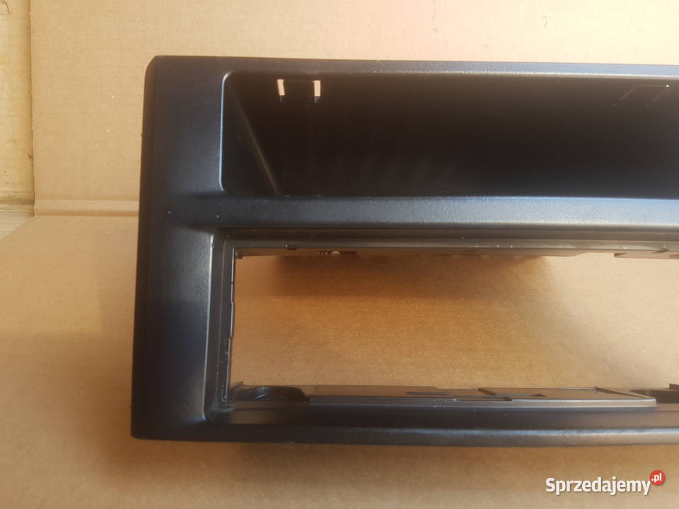 Iveco Daily 4 0611 ramka radia 1 din półka radio Wyposażenie wnętrza Legnica sprzedam