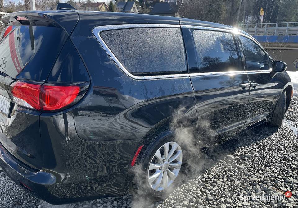 Chrysler Pacifica 36 benzyna Skomielna Czarna