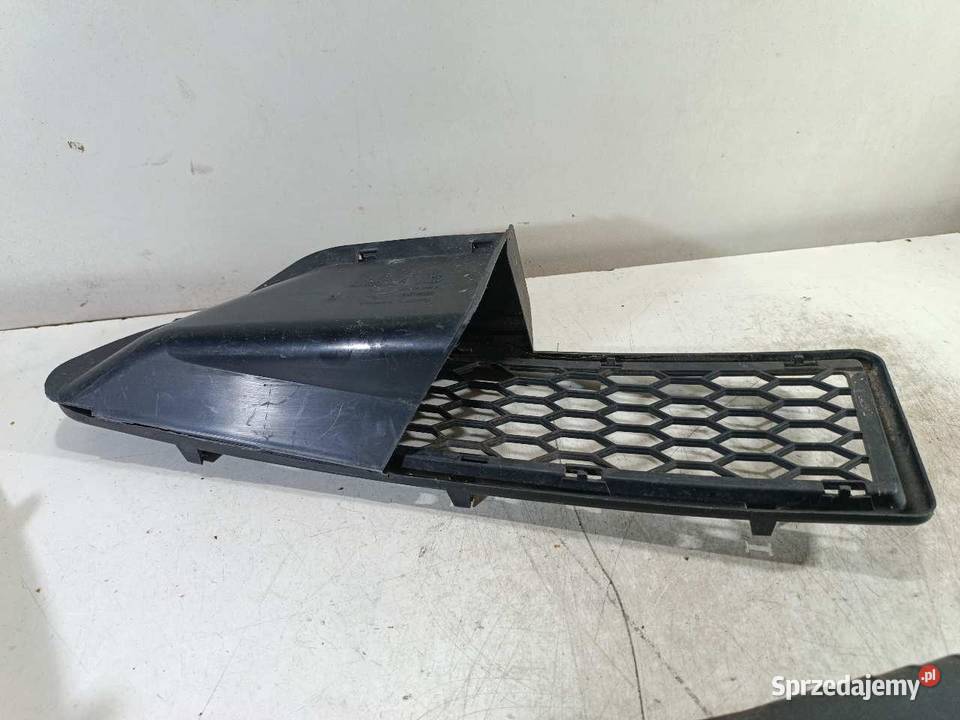 KRATKA ZDERZAKA PRAWA DACIA LOGAN 8200301496 Listwy i nakładki