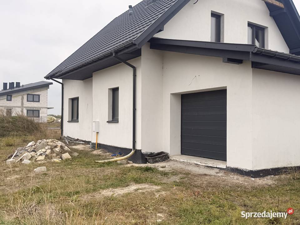 Sprzedam piętrowy dom świętokrzyskie Skroniów