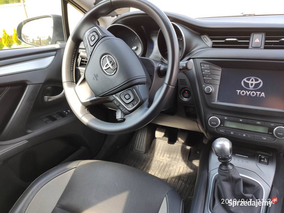Toyota Avensis kombi 15 18 Premium 2016 T27 Chełm sprzedam