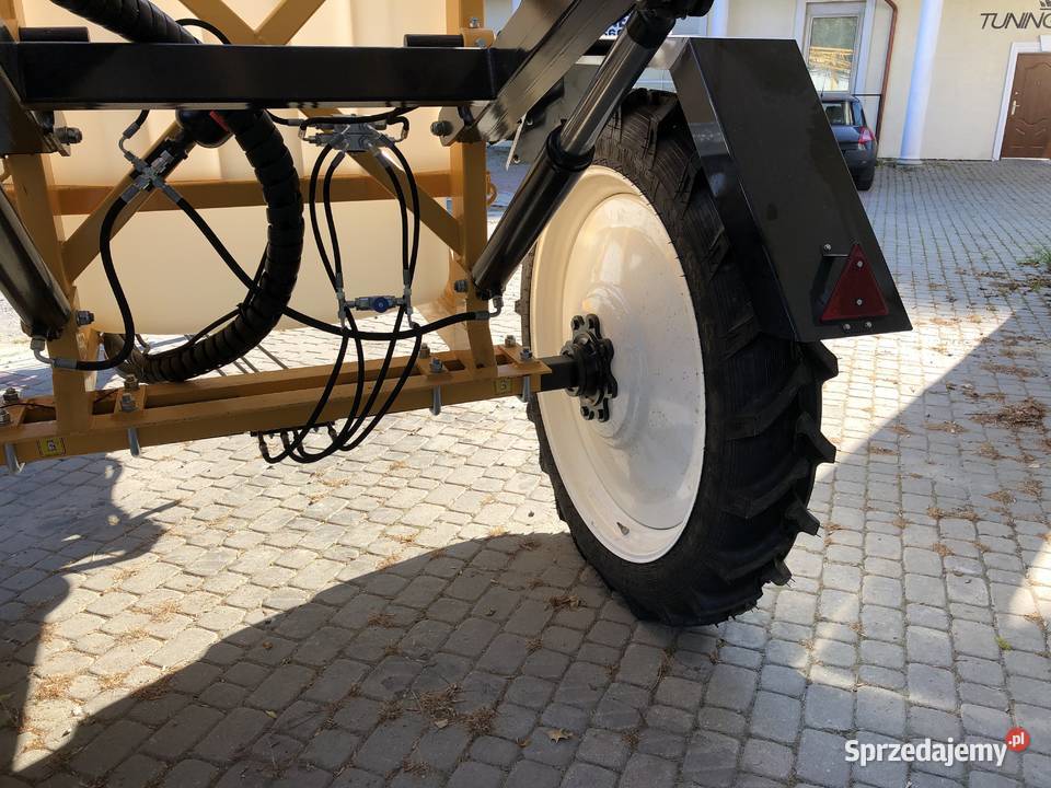Opryskiwacze zaczepiane Boguslav Titan 3000l nieuszkodzony Zaczernie