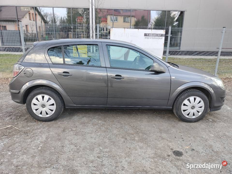 Opel Astra 14 benzyna niski przebieg 135 Rok produkcji 2009 śląskie Bielsko-Biała
