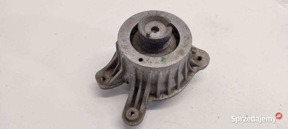MERCEDES W205 PODUSZKA SILNIKA A2052400200 Zawieszenie silnika
