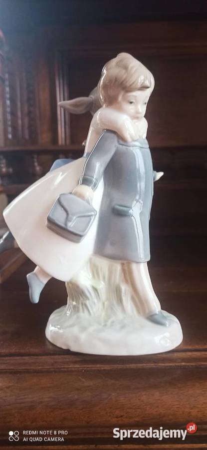 Figurka chłopca z teczką i z dziewczynką Zaphir pomorskie Gdańsk sprzedam