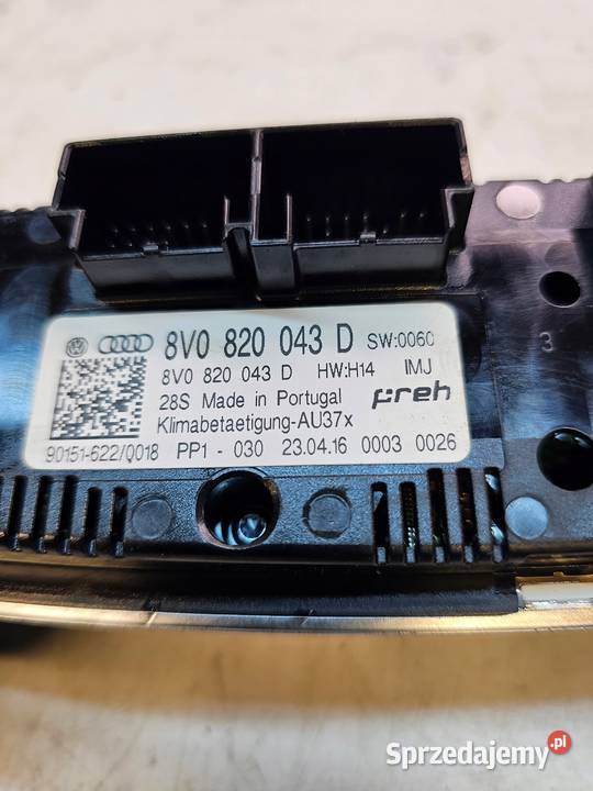 PANEL KLIMATRONIK AUDI A3 S3 8V 8V0820043D Wyposażenie wnętrza Przystajń