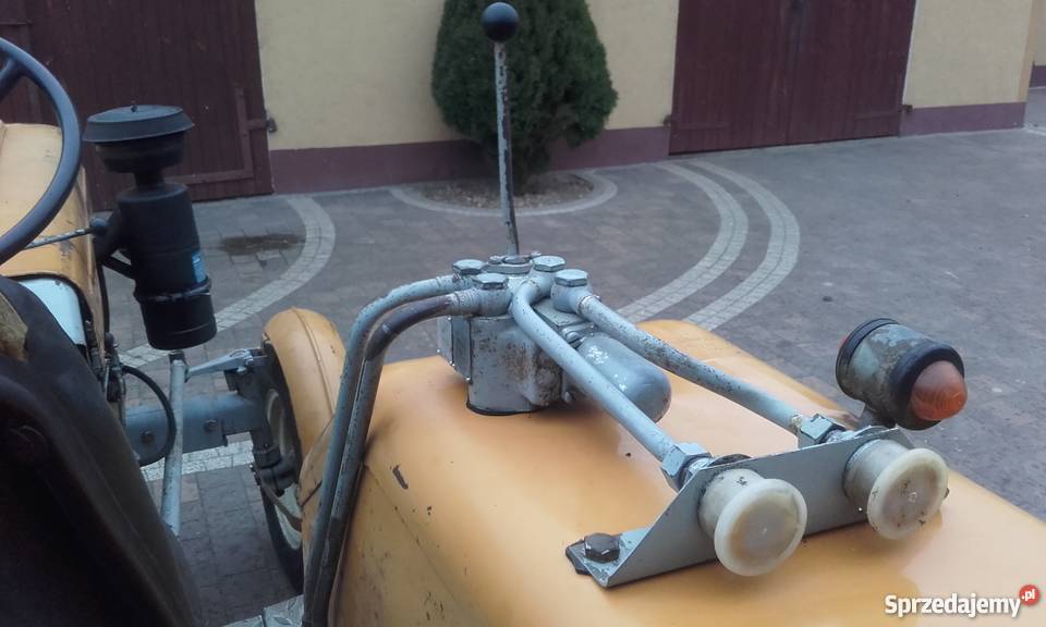 Rozdzielacz URSUS C330 Oryginał nieuszkodzony łódzkie Piotrków Trybunalski