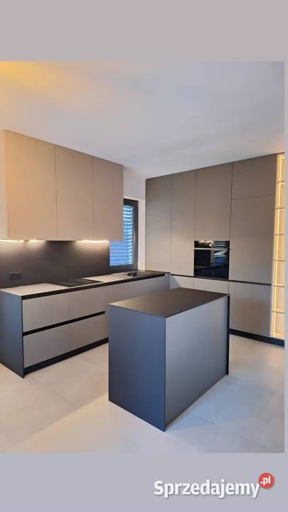 Meble kuchenne na wymiar kuchnia lakier akryl
