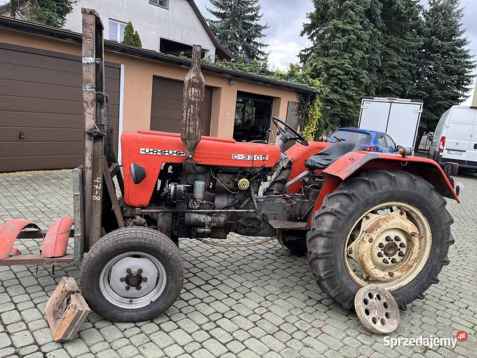Ciągnik Ursus C330 z masztem Chodów