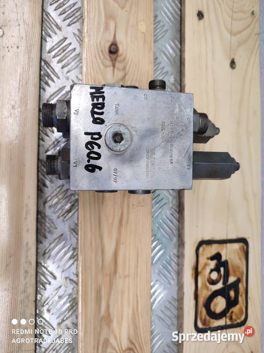 Blok hydrauliczny 0 571510 3030201 A MERLO P606 Wilkowo