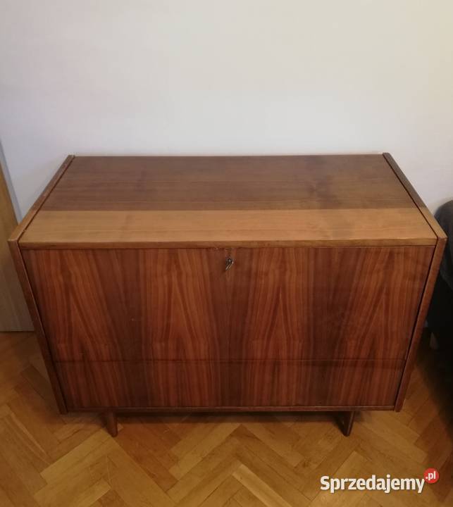 Komoda na nóżkach z epoki PRL Bieliźniarka Warszawa