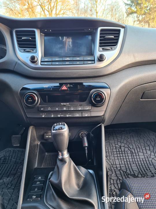 Hyundai Tucson 16 benzyna 2016 1 właściciel centralny zamek Kraków