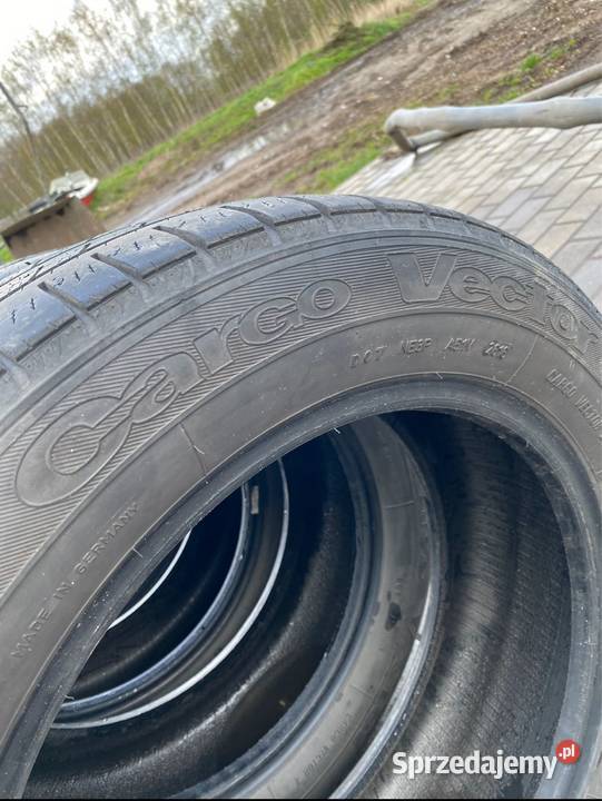 Opony wielosezonowe Goodyear 21560 R17 Mogilno sprzedam