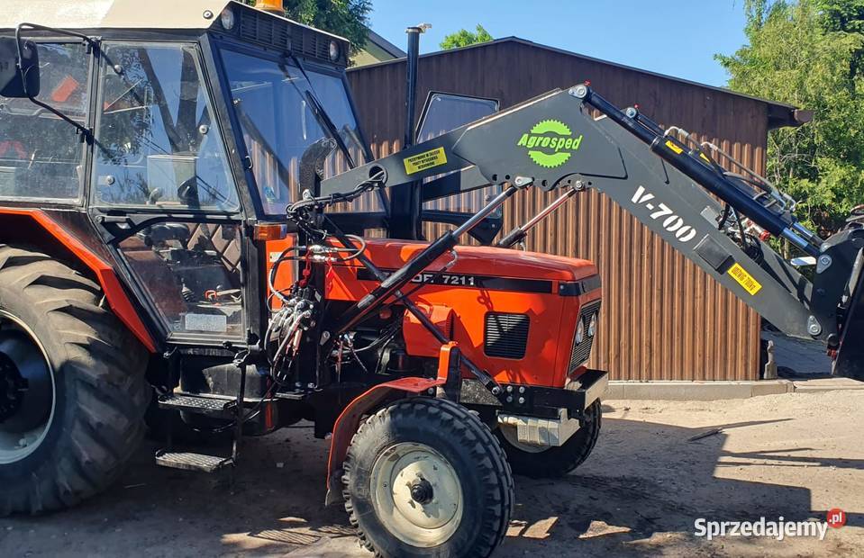 Ładowacz czołowy firmy Agrosped model V700 Stara Korytnica