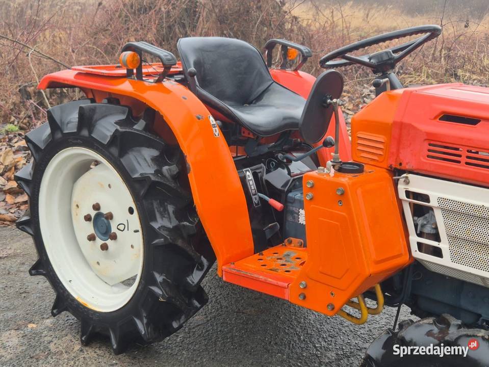 Traktorek traktorek KUBOTA B1600D 16 44 Skrzynia biegów Manualna Małuszyn