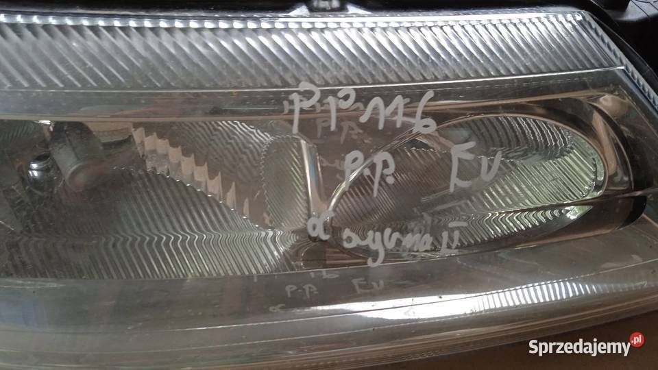RENAULT LAGUNA II LAMPA PRZÓD PRAWA EU osobowe Zbierkowo