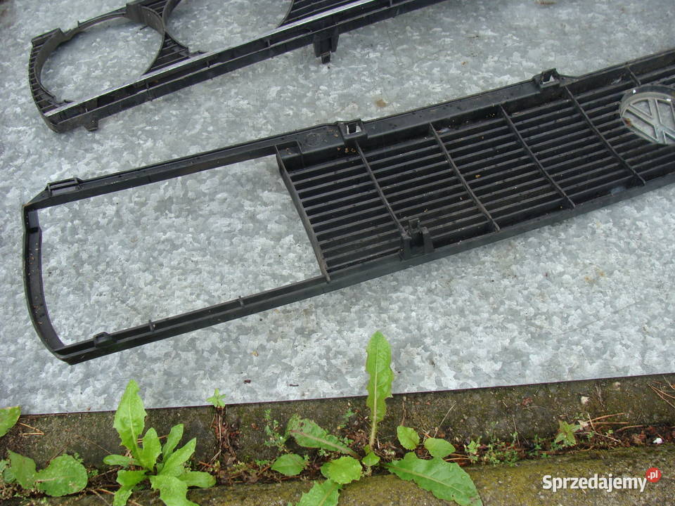VOLKSWAGEN VW PASSAT MK1 B1 GRILL ATRAPA