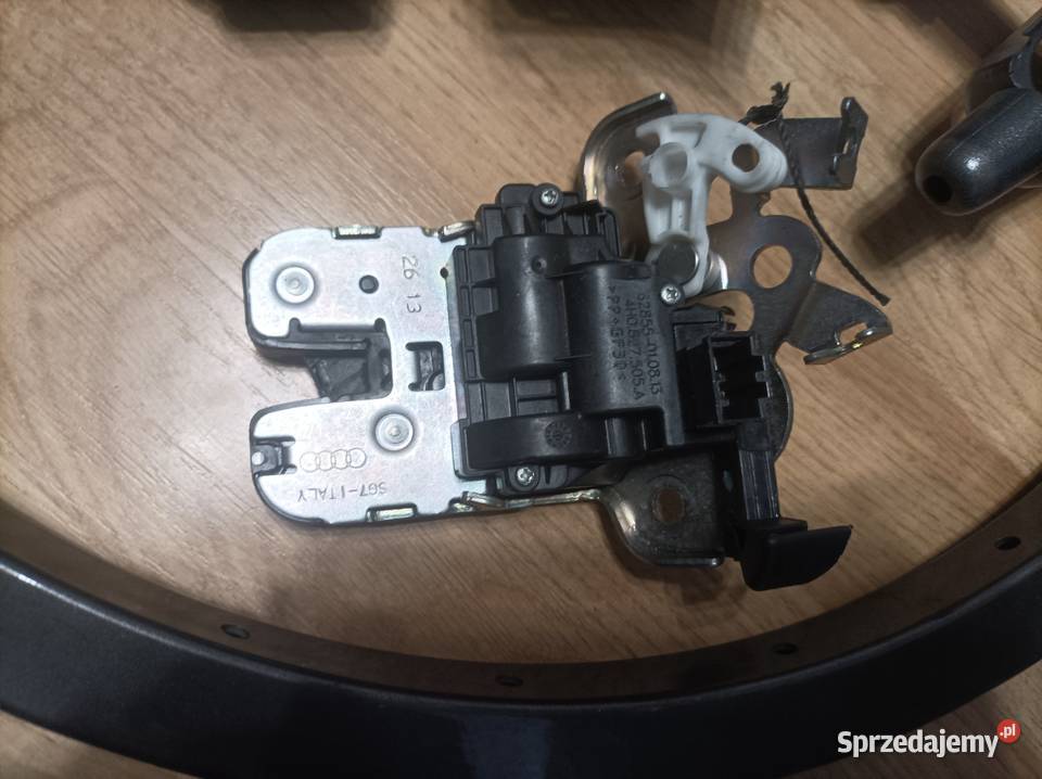 Audi A3 8V zawiasy pokrywy bagażnika Karoseria