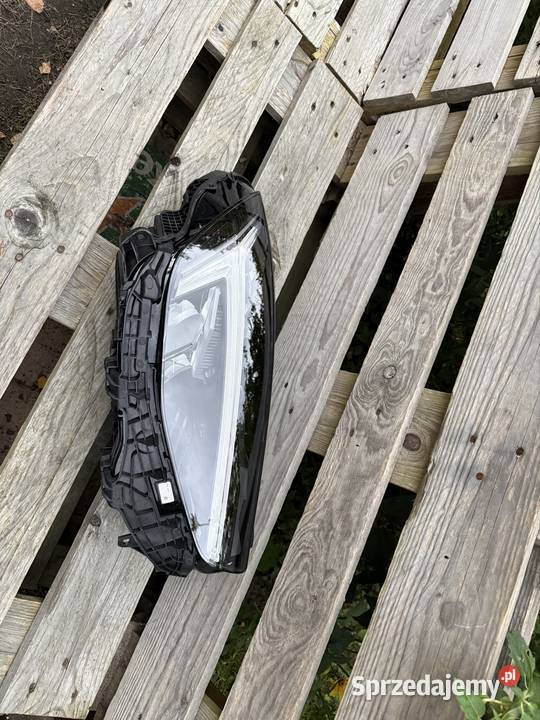 Lampa przednia Volvo Poznań sprzedam