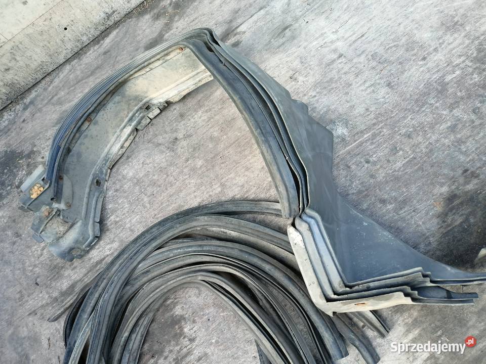 Mercedes W124 nadkole przednie pod błotnik lewe świętokrzyskie Skarżysko-Kamienna