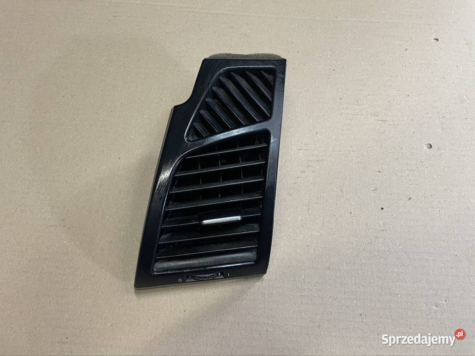 7059187 kratka nawiewu konsoli bmw 1 e87 Kratki nawiewu