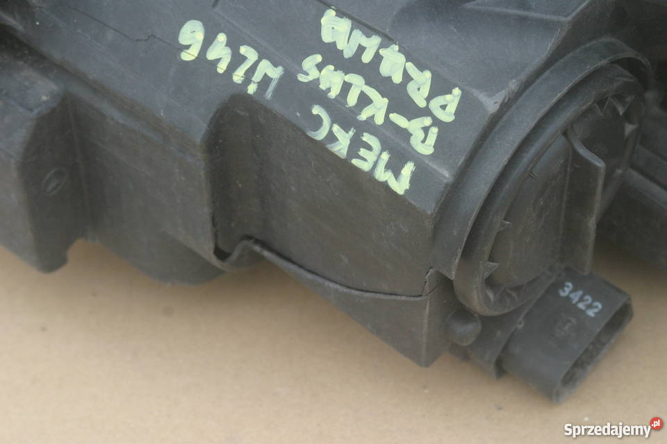 MERCEDES W246 B KLASA PRAWA LAMPA HALOGEN