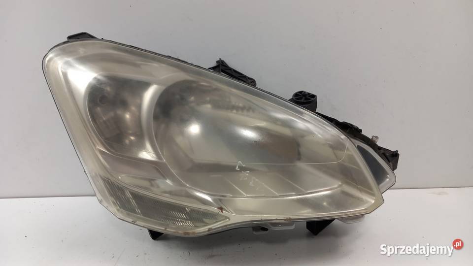 TOYOTA VERSO 20092013 LAMPA PRZÓD PRAWA osobowe Zbierkowo
