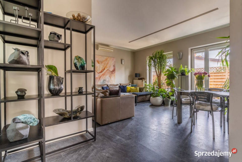 sprzedaży domu wolnostojącego 380m2 Łomianki