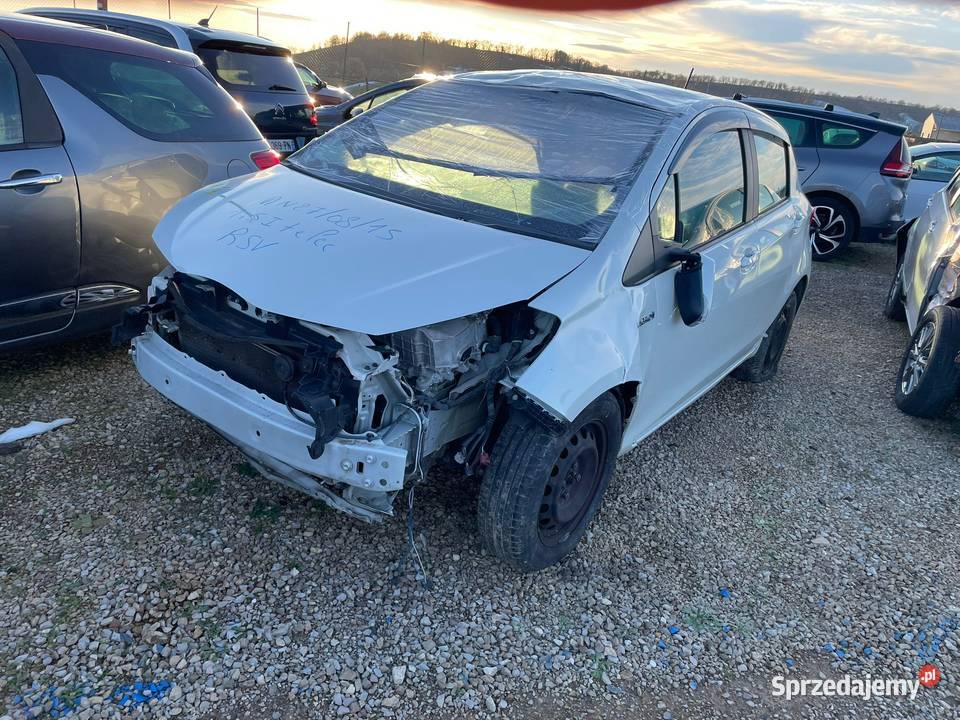 TOYOTA Yaris III 12 100 Hybride Cacharel DV170 Rzeszów