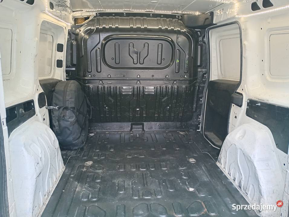 Fiat Doblo 16 mjet Klima Navi PDC manualna Zamość