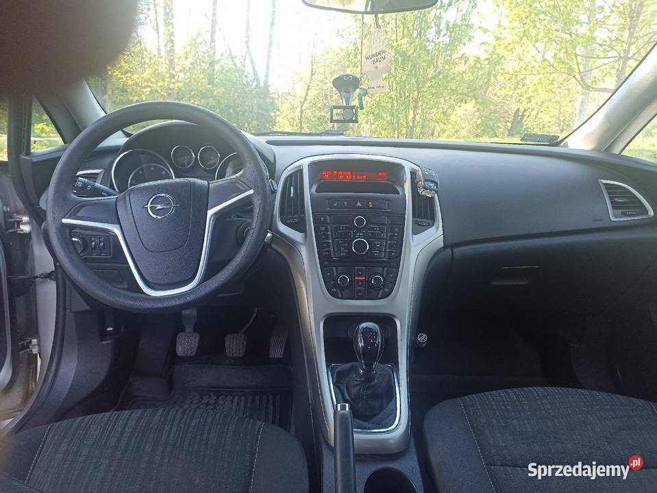 Opel Astra j hatchback 17 diesel Isuzu 2010 isofix Kielce