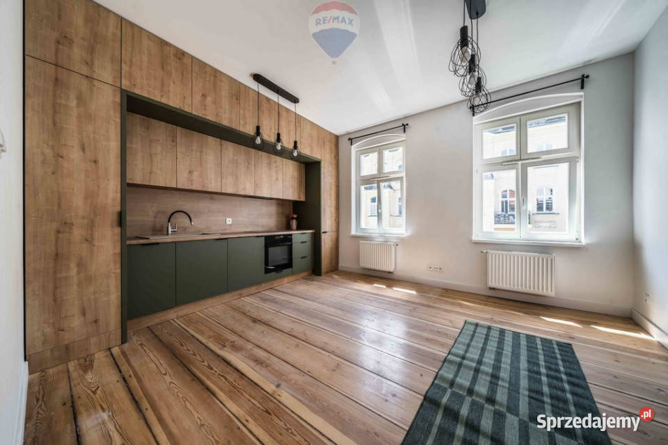 Ładna kawalerka kamienica winda Stare Miasto sprzedam