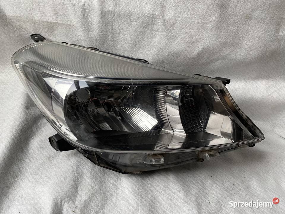 Lampa prawy przód Toyota Yaris III 1114 Jasienica sprzedam