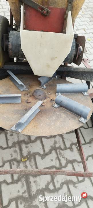 Rozsiewacz KOS Nowy Kawęczyn