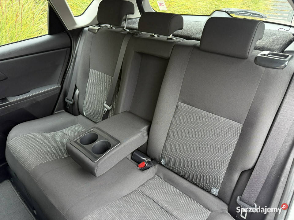 Toyota Auris Hybryda niski przebieg oryginalny światła przeciwmgielne Auris wielkopolskie Poznań