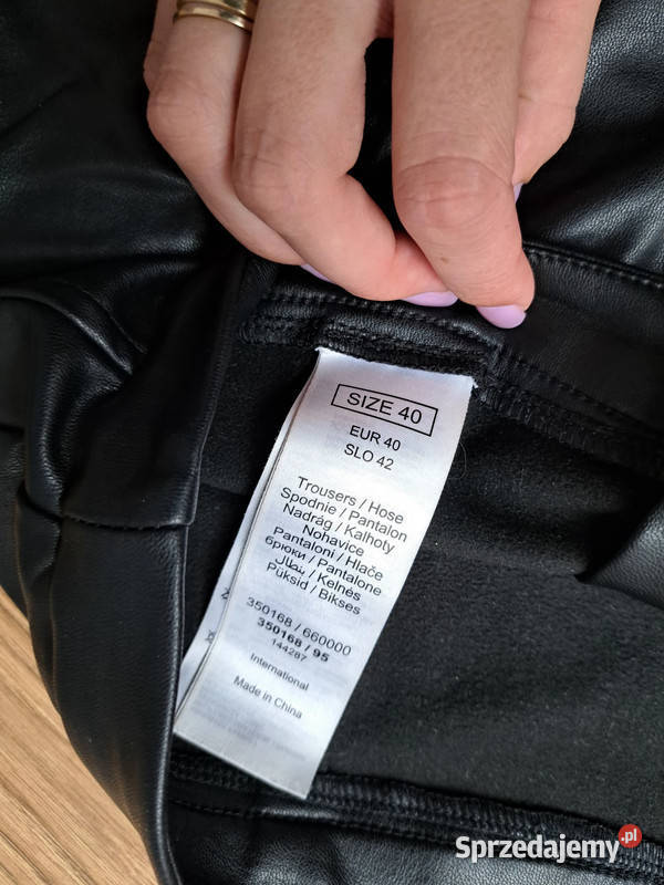 Czarne spodnie ze skóry ekologicznej Orsay Trąbki Wielkie