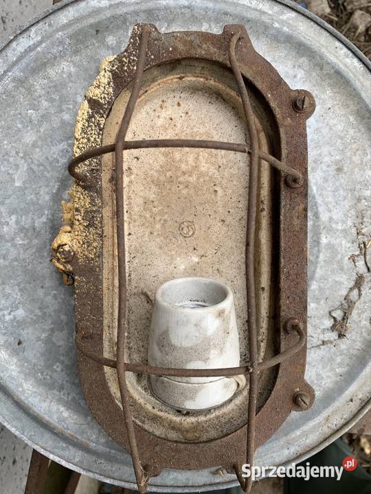 Stara lampa żeliwna PRL Pozostałe Wierzchowiny sprzedam