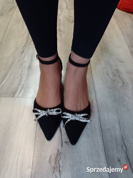 40 Czarne bogato zdobione czółenka wieczorowe z tkanina Kraków