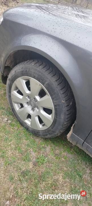 Sprzedam Audi a4 b6 20 benzyna 2001r uszkodzone