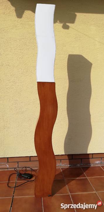 Lampa stojąca oryginalna forma oświetlenie